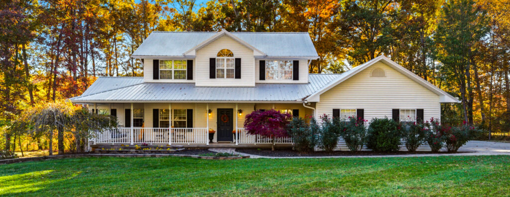 Open living area in mid-size family home under 3,000 sq ft in Knoxville TN – affordable real estate photography header example by PadPics.com